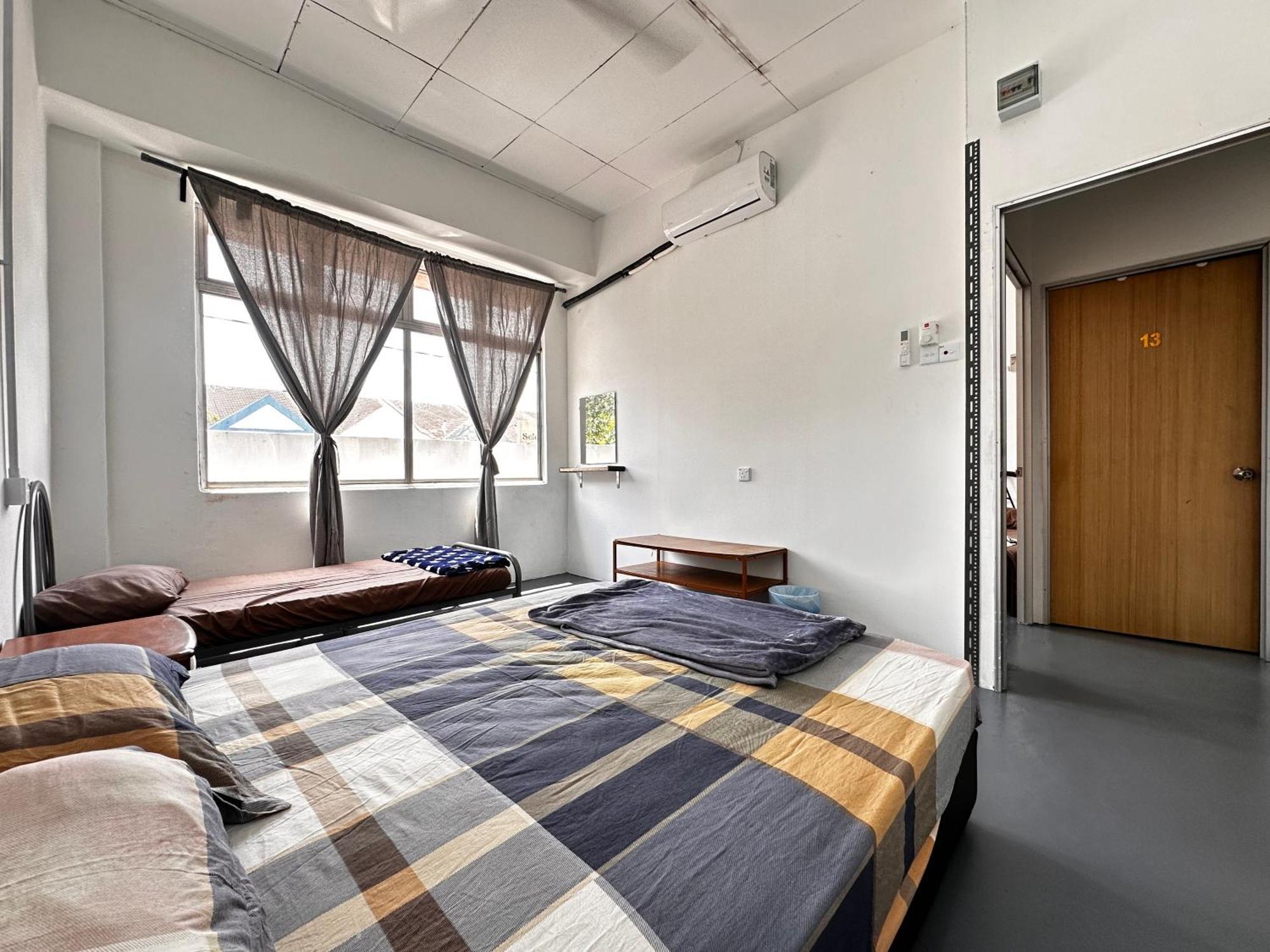 Jiaxin Dormitory - Puteri Wangsa 家馨旅舍 Ulu Tiram Exterior photo