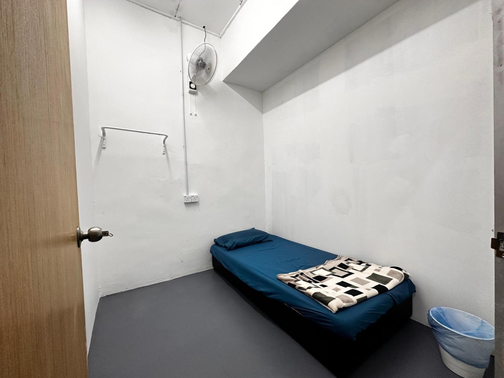 Jiaxin Dormitory - Puteri Wangsa 家馨旅舍 Ulu Tiram Exterior photo
